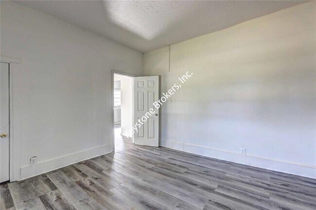 Building Photo - 760 Magnolia Dr