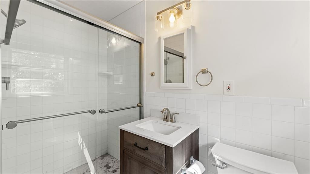 Building Photo - 2038 S Akin Dr