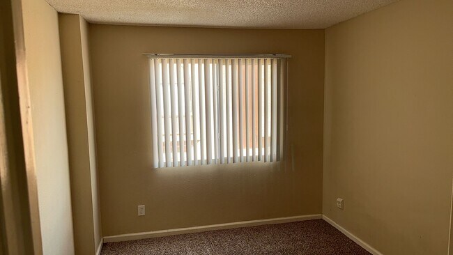Building Photo - Condo in HALLCRAFT VILLAS EAST