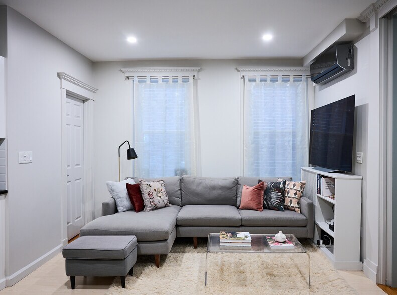Living Room - 638 Washington St