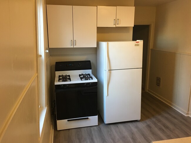 Kitchen - 633 E Boundary Ave