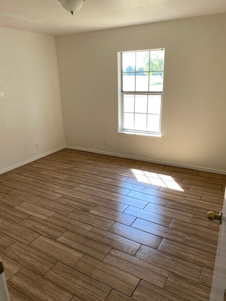 Building Photo - 1501 E Thomas St