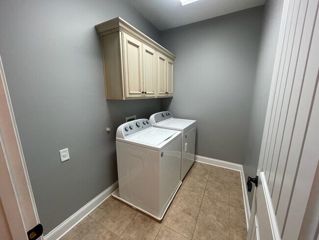 Building Photo - 556 Althea Ln