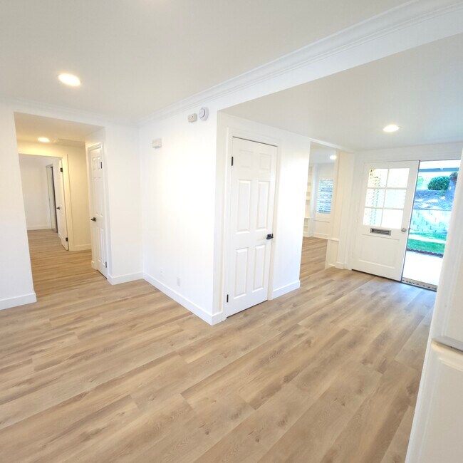 Building Photo - 90 Lupe Ave