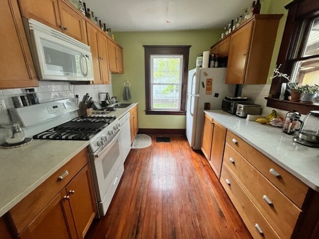 Building Photo - Historic 4-Bedroom Home - Close to UIUC Campus