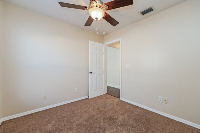 Building Photo - 538 Beth Ann St