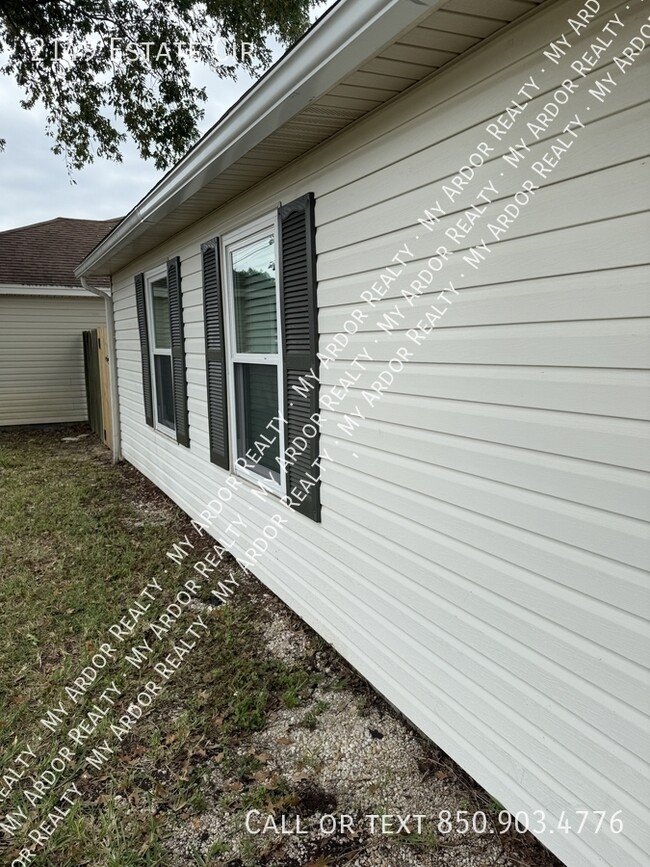 Building Photo - 2149 Estate Cir