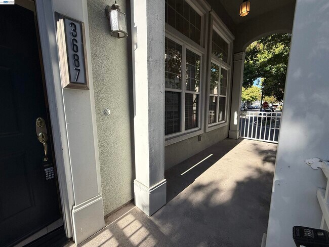 Building Photo - 3687 Whitworth Dr