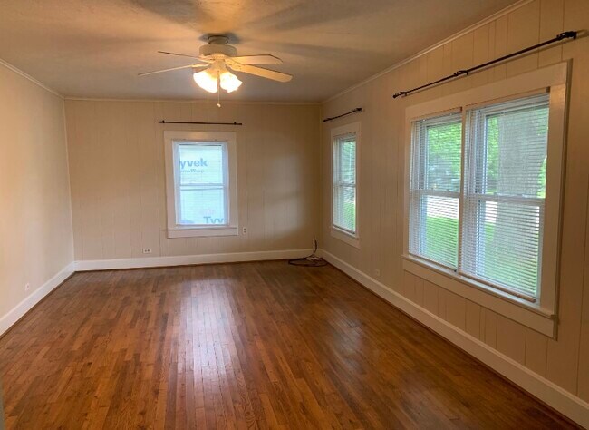 Building Photo - 916 Avenue M