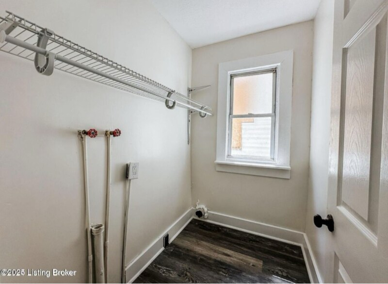 Building Photo - 3107 Greenwood Ave