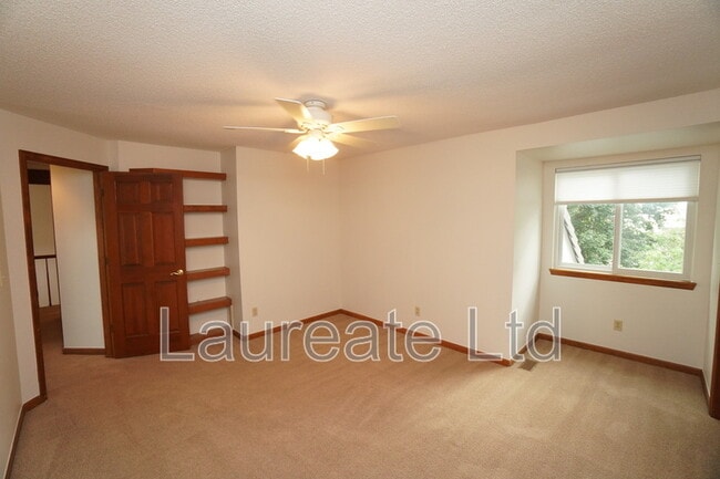 Building Photo - 1702 W Dry Creek Rd