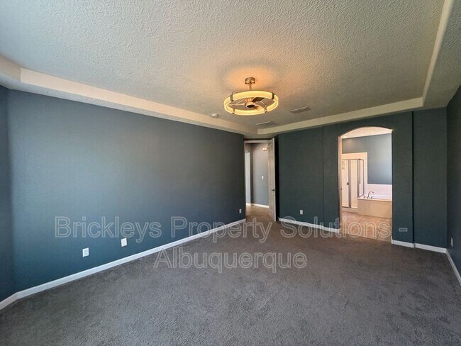 Building Photo - 2861 Walsh Loop SE