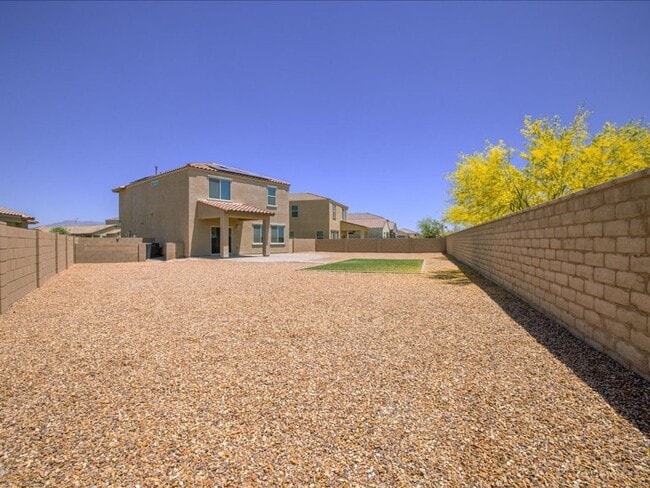 Building Photo - 3 Bedroom 2.5 Bathroom