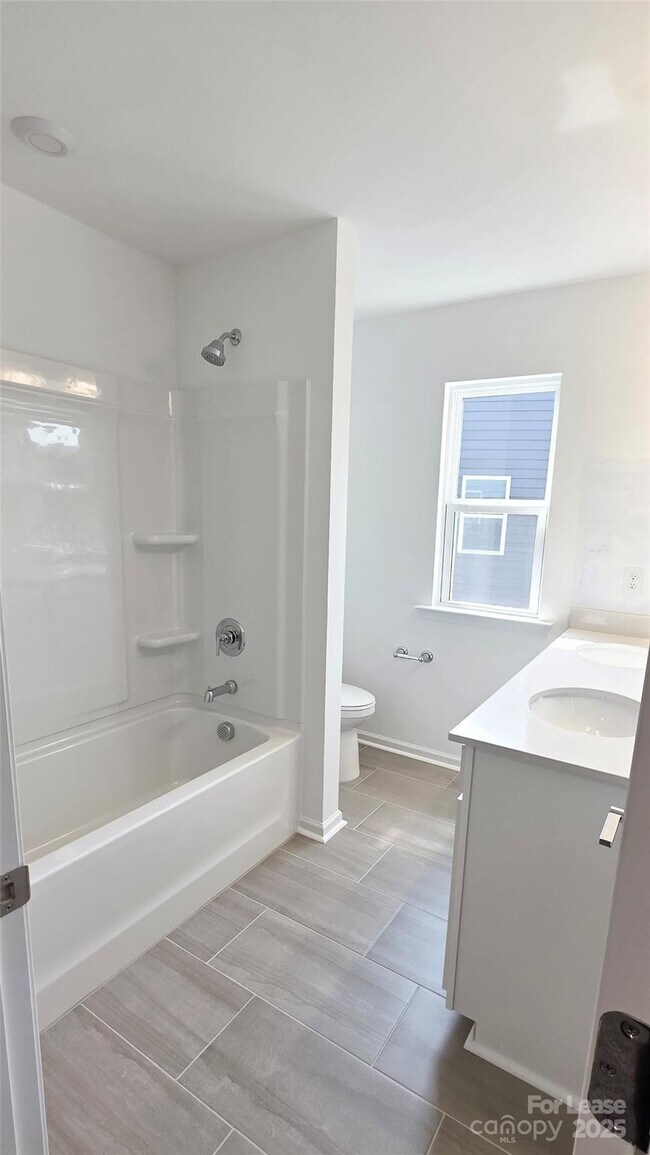 Building Photo - 15918 Parkside crossing Dr