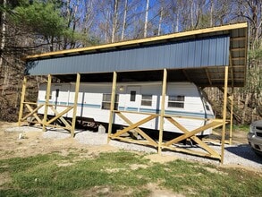 Building Photo - 372 Ester Spur Rd