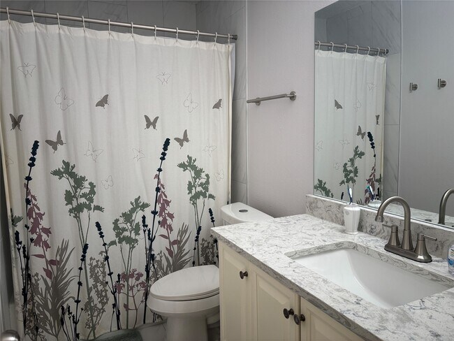 Building Photo - 2112 Sierra Dr