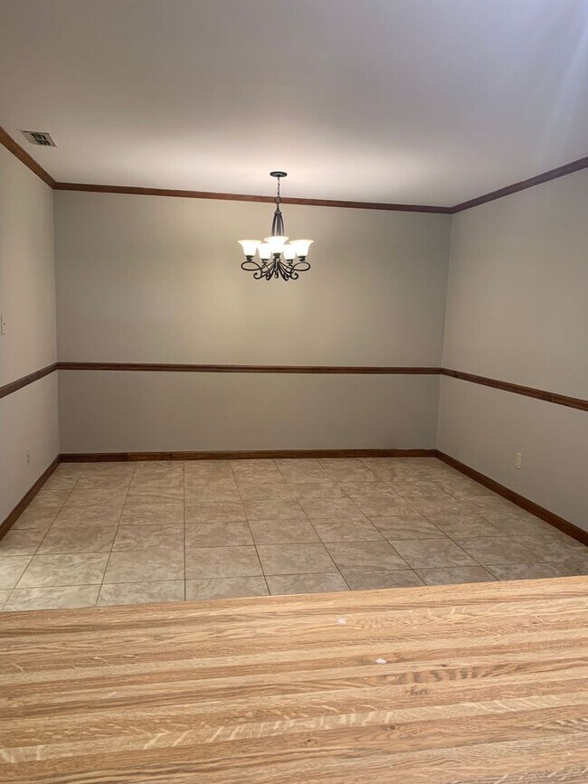 Building Photo - !!$500 off First months Rent!! Private 1-Acre Retreat with Pool, Screened Porch & Spacious Interior