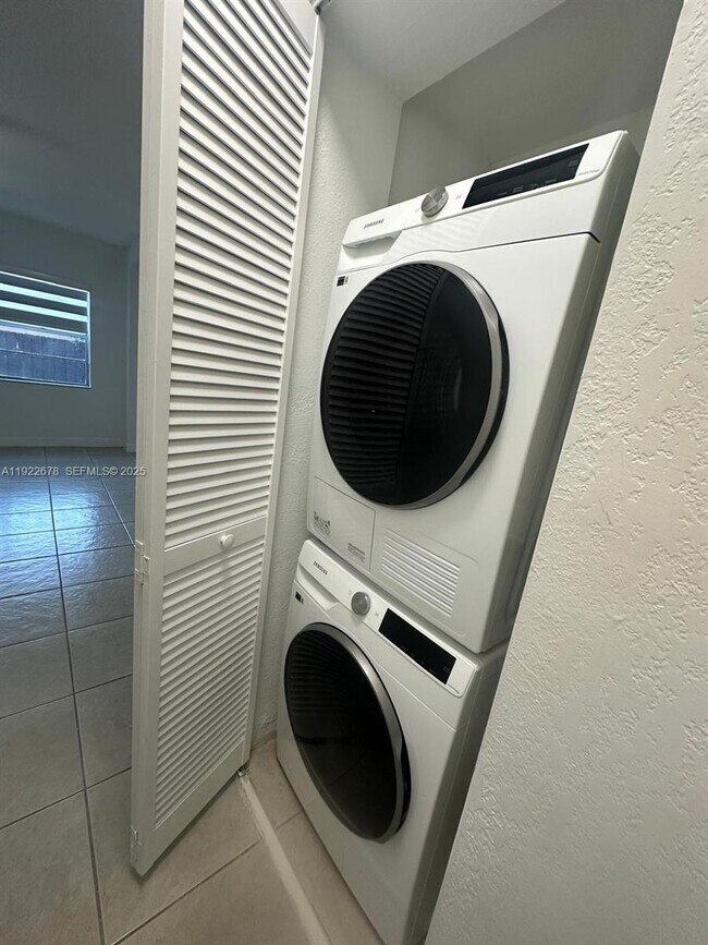 Building Photo - 10900 SW 104th St