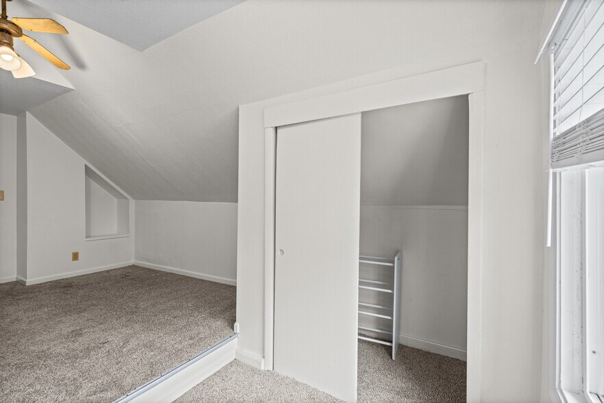 bedroom 2 closet - 504 Blue Ridge Blvd