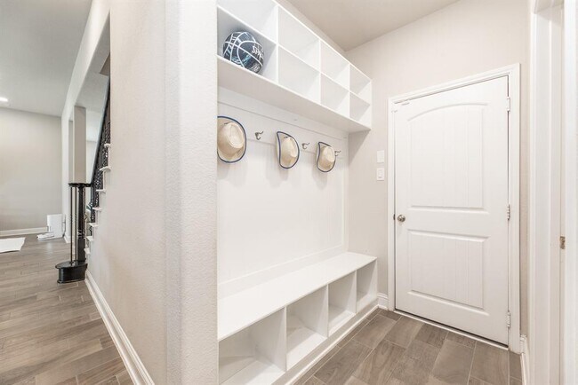 Building Photo - 15215 Holloway Hls Trl