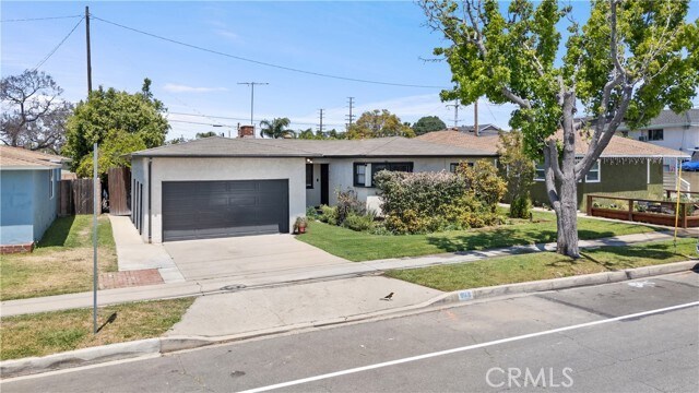 Primary Photo - 923 W Maple Ave