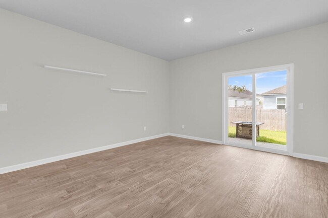 Building Photo - Modern Comfort in the Heart of Ladson