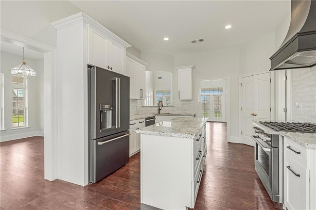 Building Photo - 304 Mistletoe Dr