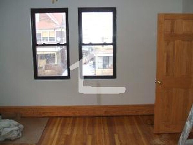 Building Photo - 18 Aldie St