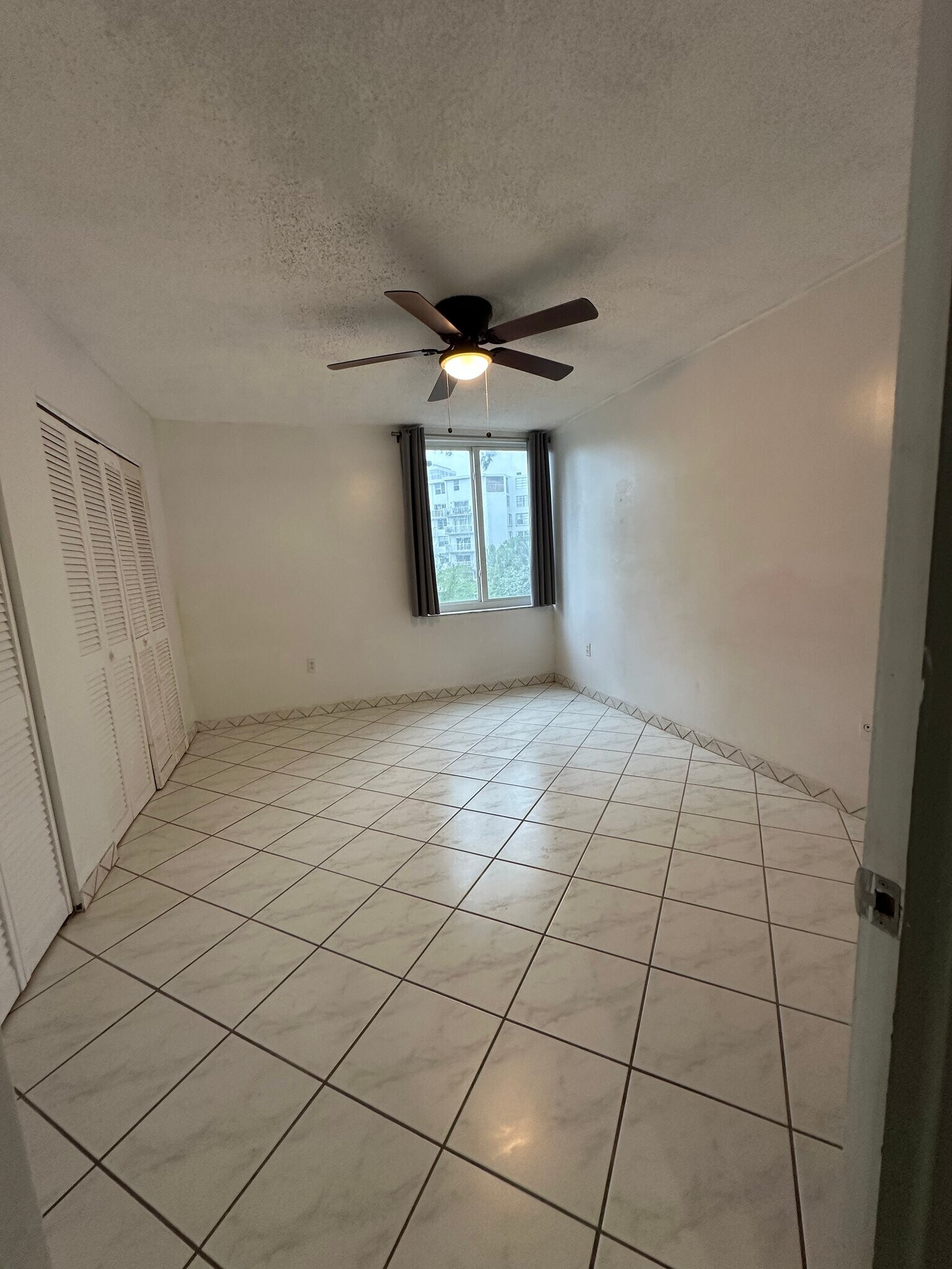 Building Photo - 250 180th Dr