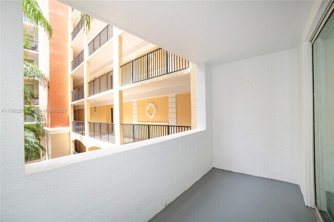 Building Photo - 17150 N Bay Rd