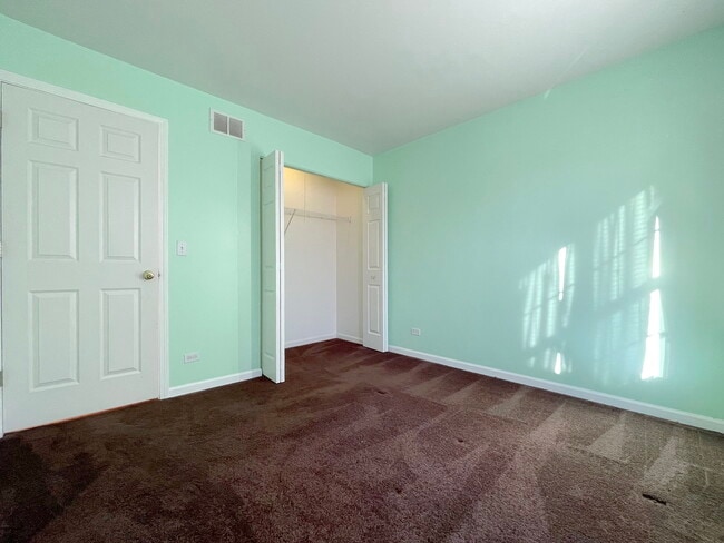 Building Photo - 341 Holiday Ln