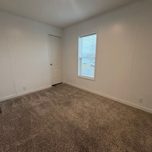 Building Photo - 265 Sycamore Loop