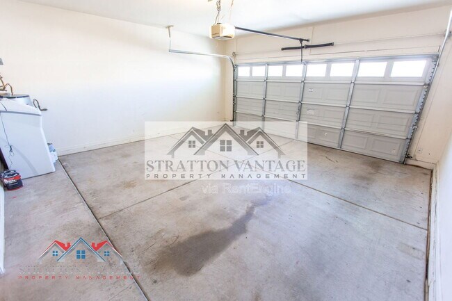 Building Photo - 1015 E Brentrup Dr