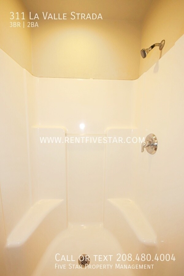 Building Photo - 311 La Valle Strada