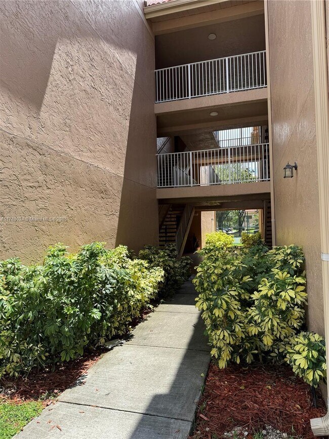Building Photo - 10521 SW 158th Ct