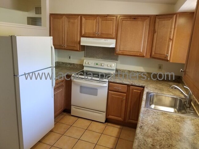 Building Photo - Central Two Bedroom/One Bath