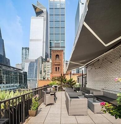 Building Photo - 430 W 34th St.