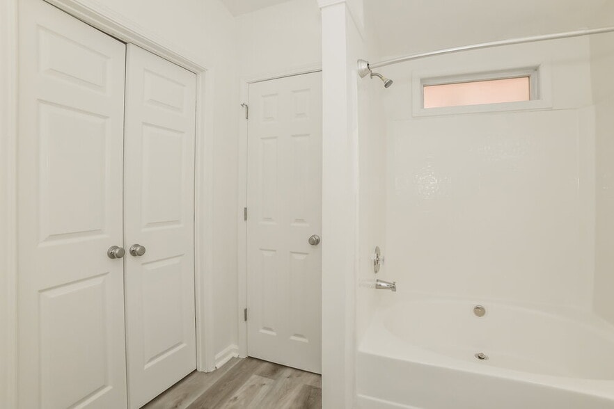 Building Photo - 1052 Winterglen Way