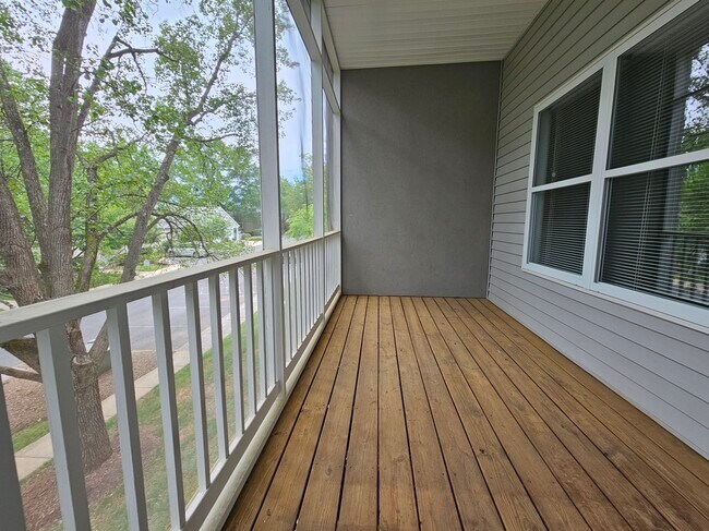 Building Photo - 602 Mockingbird Way