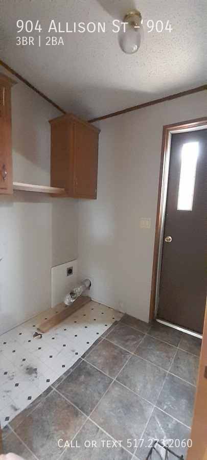 Building Photo - Roomy 3 Bed 2bath Mobile Home  - New furna...