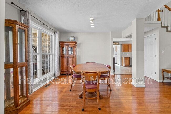 Building Photo - 674 Superior Ln