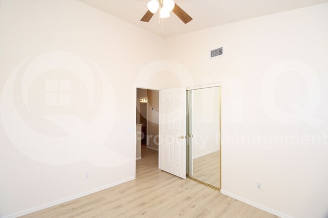 Building Photo - 7074 S Heather Dr
