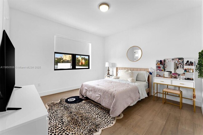 Building Photo - 16703 Botaniko Dr S
