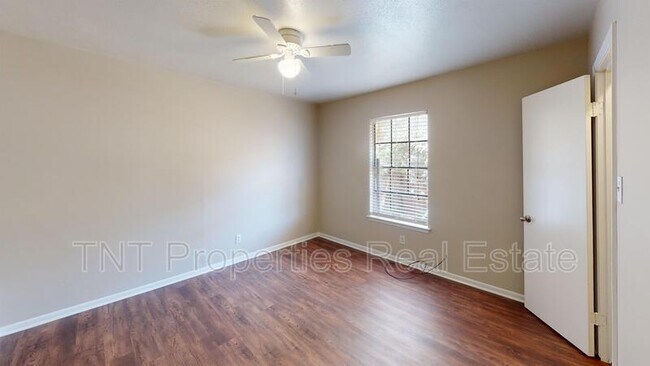 Building Photo - 2805 Sprucewood St