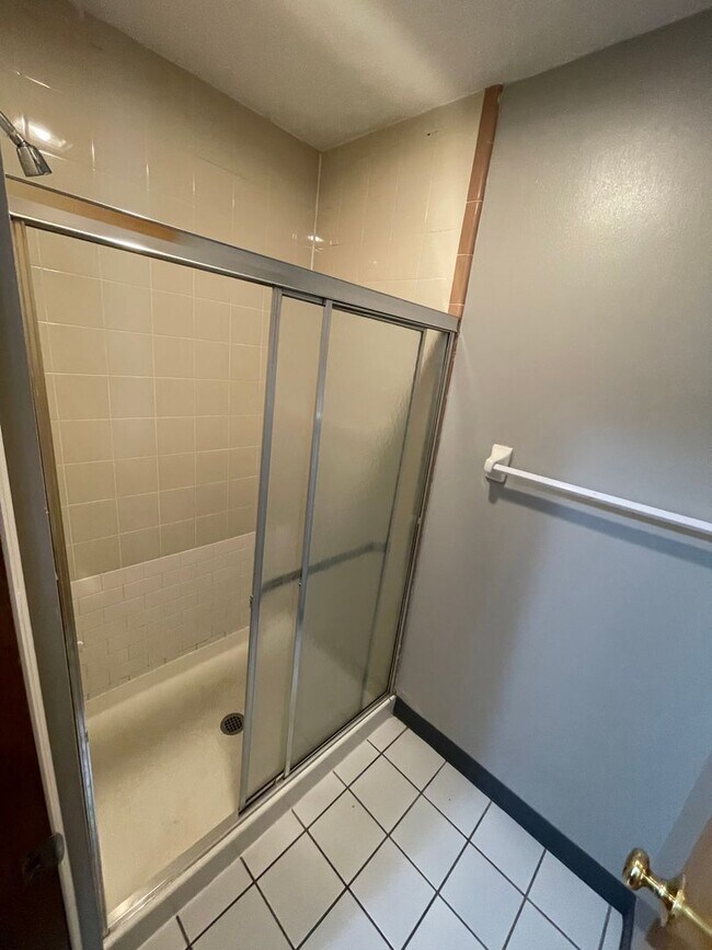 Building Photo - (22) 98-100 Woodruff Avenue