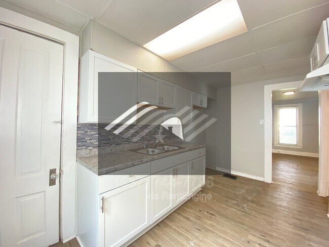 Building Photo - 323 Harrison St