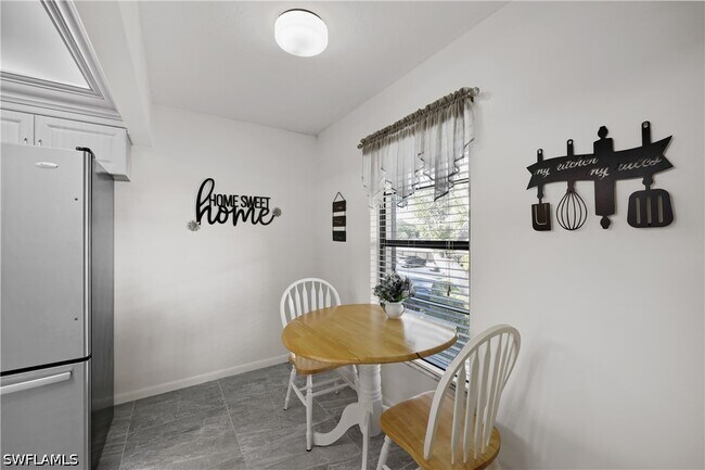 Building Photo - 500 Misty Pines Cir