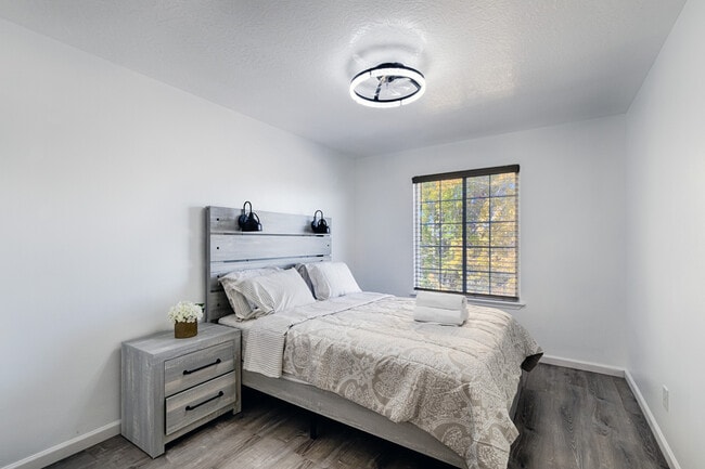 Building Photo - 14229 Shenandoah St