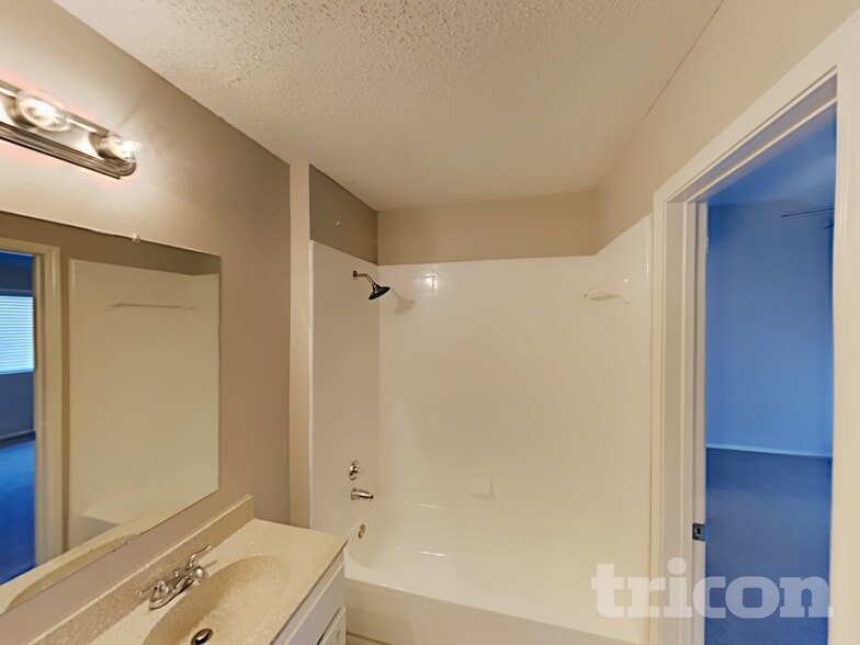 Building Photo - 1525 Juniper Ln