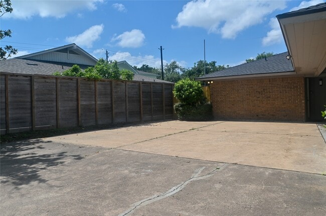 Building Photo - 5254 N Braeswood Blvd